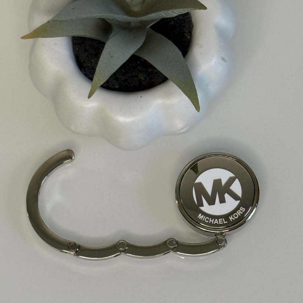 👜 MICHAEL KORS Purse Hook! Only $10 with the purchase of any of my handbags! - Picture 2 of 7